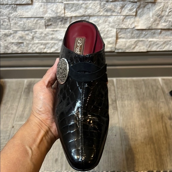 Brighton Black Romeo patent leather mules with silver medallion accent, size 7.5 - Picture 12 of 14